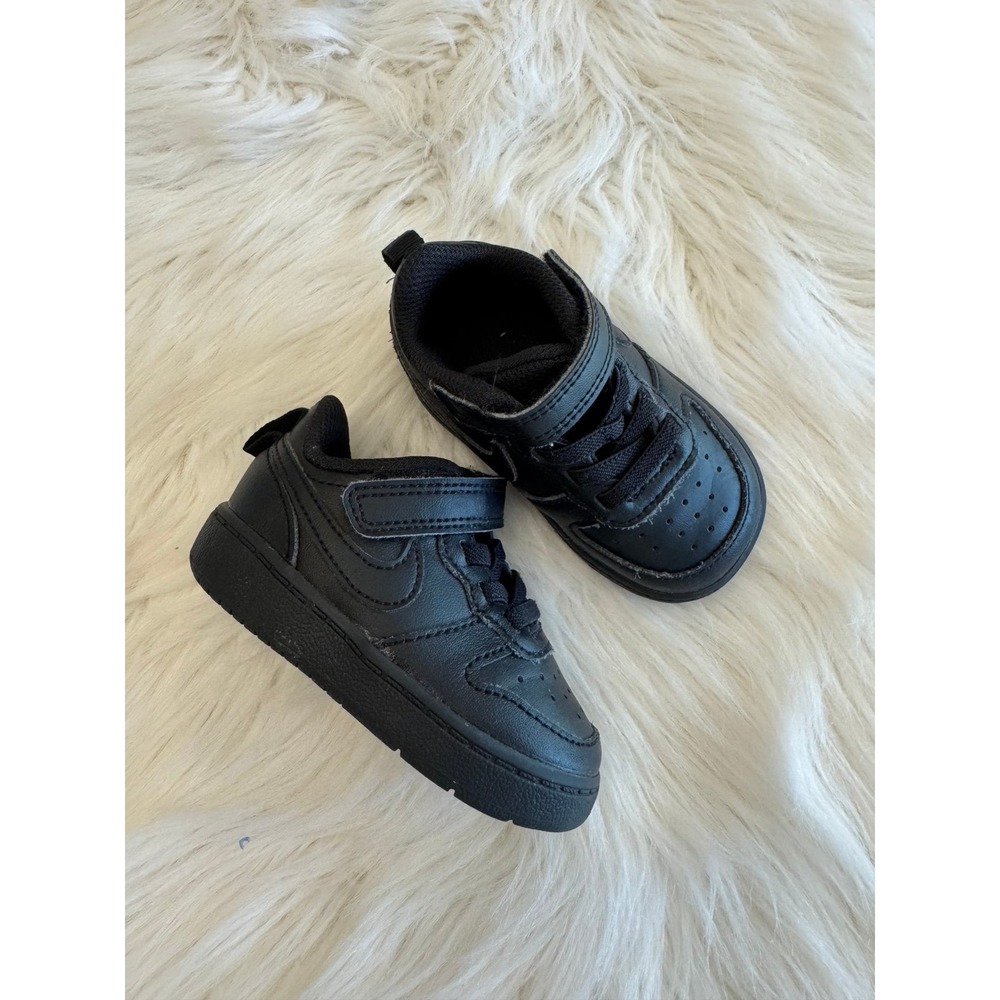 Nike black sneakers toddler size 4 EUC